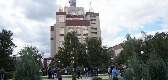 Главное здание ОГУ в Оренбурге