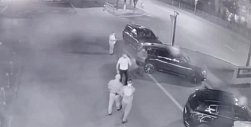 Стоп-кадр с камер видеонаблюдения во время конфликта. 