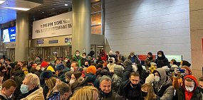 Задержания в аэропорту Внуково и оппозиционные лозунги: Алексей Навальный вернулся в Россию