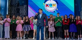 Команды КВН на сцене