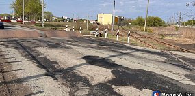 Неровные дороги в Оренбурге. Фото из архива