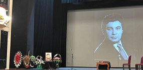 В Оренбурге прошла церемония прощания с артистом драмтеатра Олегом Хановым