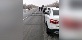 На трассе Оренбург-Орск образовалась пробка из-за ДТП