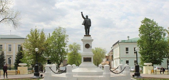 Памятник Ленину в Оренбурге. Фото из архива