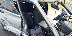 Машина после ДТП, фото УМВД по Оренбургской области