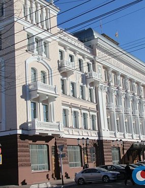 Дмитрий Кулагин хочет ограничить движение транспорта возле администрации города