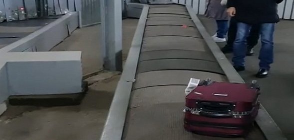  Пассажиры аэропорта Оренбурга снова жалуются на огромные очереди за багажом