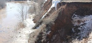 Жителям поселка Донгуз угрожает оползень