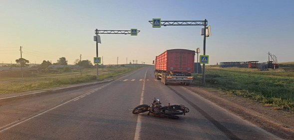 В Оренбургской области в ДТП попал 14-летний ребенок на питбайке. Ему оторвало часть ноги 