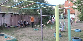 В Оренбурге возле Дома Советов находится двор в ужасном состоянии