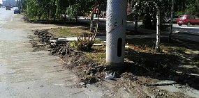 В центре Орска покрасили бордюры, а через 2 дня убрали их совсем