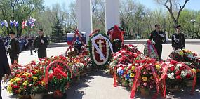 В Оренбурге прошли две торжественные церемонии возложения цветов к Вечному огню