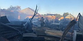 В Орске в поселке Ора серьезный пожар: среди людей жертв нет, погибли домашние животные 