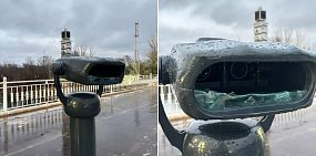 Бинокль перед мостом «Европа-Азия» в Оренбурге до сих пор стоит разбитый: фотофакт Урал56.Ру