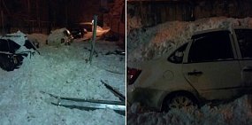 Последствия падения снежной массы с крыши на Пролетарской 216а в Оренбурге
