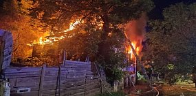 Два серьезных пожара произошли в Оренбургской области за сутки, погибла женщина