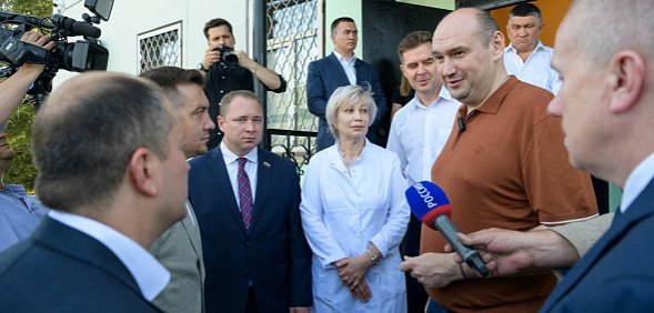 Евгений Солнцев в Новотроицке. Фото правительства региона 