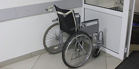 В Оренбурге семья с инвалидами живет в доме, который не оборудован для людей с ограниченными возможностями