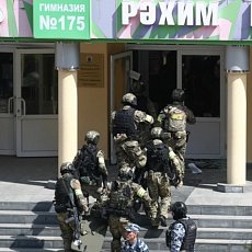 После трагедии в Казани в школах Оренбургской области пройдут инструктажи с детьми и педагогами. Родителей в здания не пускают с начала пандемии