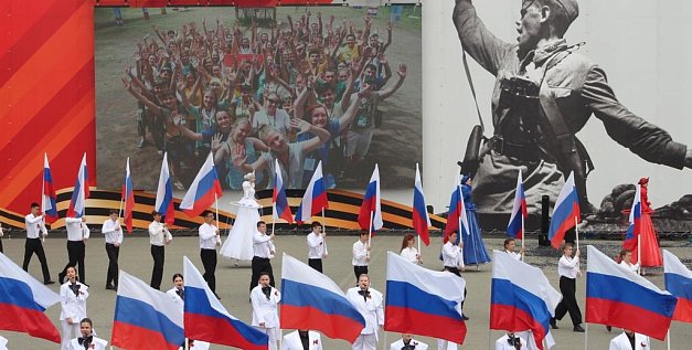 Большое театрализованное представление прошло в Оренбурге в честь Дня Победы: фоторепортаж Урал56.Ру