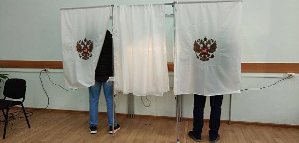 На одном из избирательных участков. Фото из архива