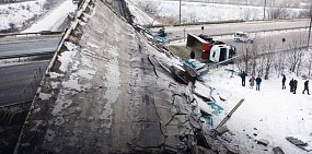 Фотографии рухнувшего в Оренбурге моста попали в ТОП-100 ТАСС