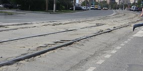 Трамвайные пути в Орске от проезжей части для автомобилей отгородят бордюрами