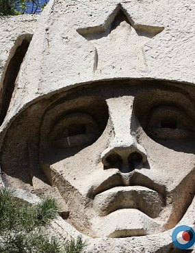 Памятник солдатам-освободителям, расположенный на заброшенном предприятии Орска, может «переехать» в город