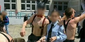 Во Владивостоке выпускники устроили БДСМ-флешмоб (видео)