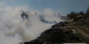 В Орске горит свалка бытовых отходов и сады