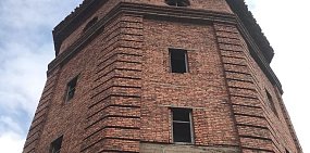 Одна бесхозная, другая частная: Какое будущее ждет заброшенные водонапорные башни Новотроицка?