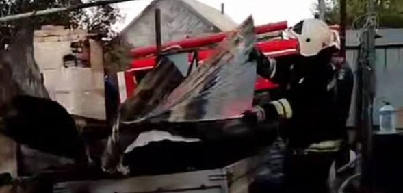 На месте пожара. Источник: Стоп-кадр из видео МЧС России по Оренбургской области