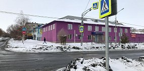 Пешеходные переходы и остановки на второстепенных улицах Орска завалены снегом