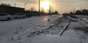 В Орске в районе ОЗТП дорога заметена снегом и вся в наледи