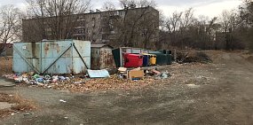 Мусорная площадка во дворе по ул. Перегонной Орска