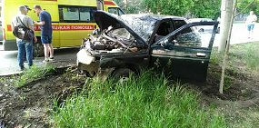 ДТП в Орске: ВАЗ въехал в дерево 