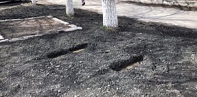 В Орске перед приездом губернатора под асфальтовой крошкой «похоронили» неухоженный газон