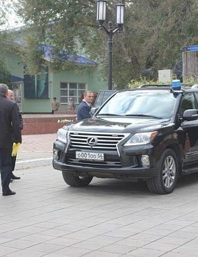 Врио губернатора Денис Паслер снял «синее ведерко» с рабочего автомобиля