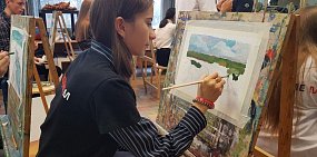 Картины двух школьниц из Орска представлены на выставке в Третьяковской галерее