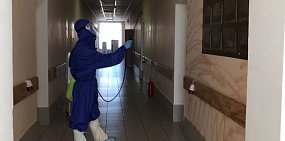 Санитарная обработка стен в ковидном центре