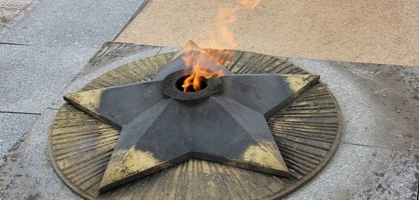 В Оренбурге на время погасили Вечный огонь на проспекте Победы