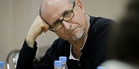 Оренбургский политтехнолог в эфире «Орен-ТВ» смял и выбросил газету одного из кандидатов в губернаторы