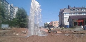 Соцсети: На улице Уральской в Оренбурге случился прорыв
