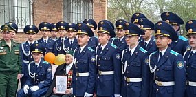 В Оренбурге в преддверии Дня Победы с предстоящим праздником поздравили ветерана Рахматуллу Махиянова, которому исполняется 101 год