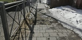 В администрации Оренбурга рассказали, кто и когда будет восстанавливать поврежденную плитку на тротуарах