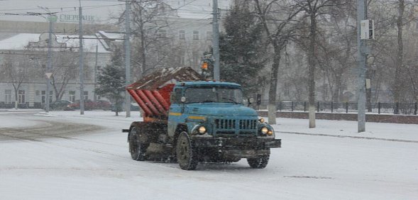 Дороги в Оренбурге начнут обрабатывать от наледи чистой солью