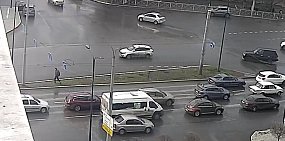 В Оренбурге из-за ремонта подземного перехода пешеходы рискуют, перебегая шестиполосную дорогу