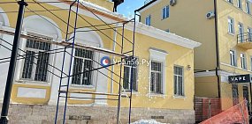В Оренбурге снег с фасада дома упал на автомобиль — суд обязал УК выплатить почти 320 тысяч рублей
