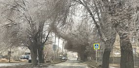 Дороги Орска еще мокрые, но гололеда уже нет