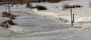В Орске затопило мост через реку Орь 